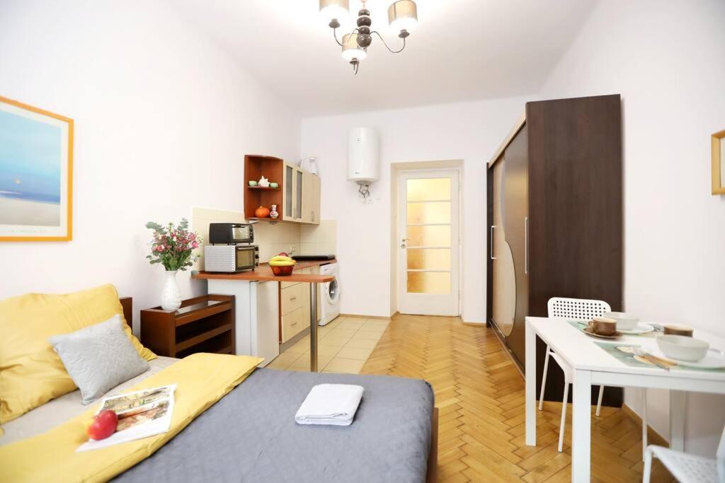 Batorego Cosy Apartment Krakow Ngoại thất bức ảnh